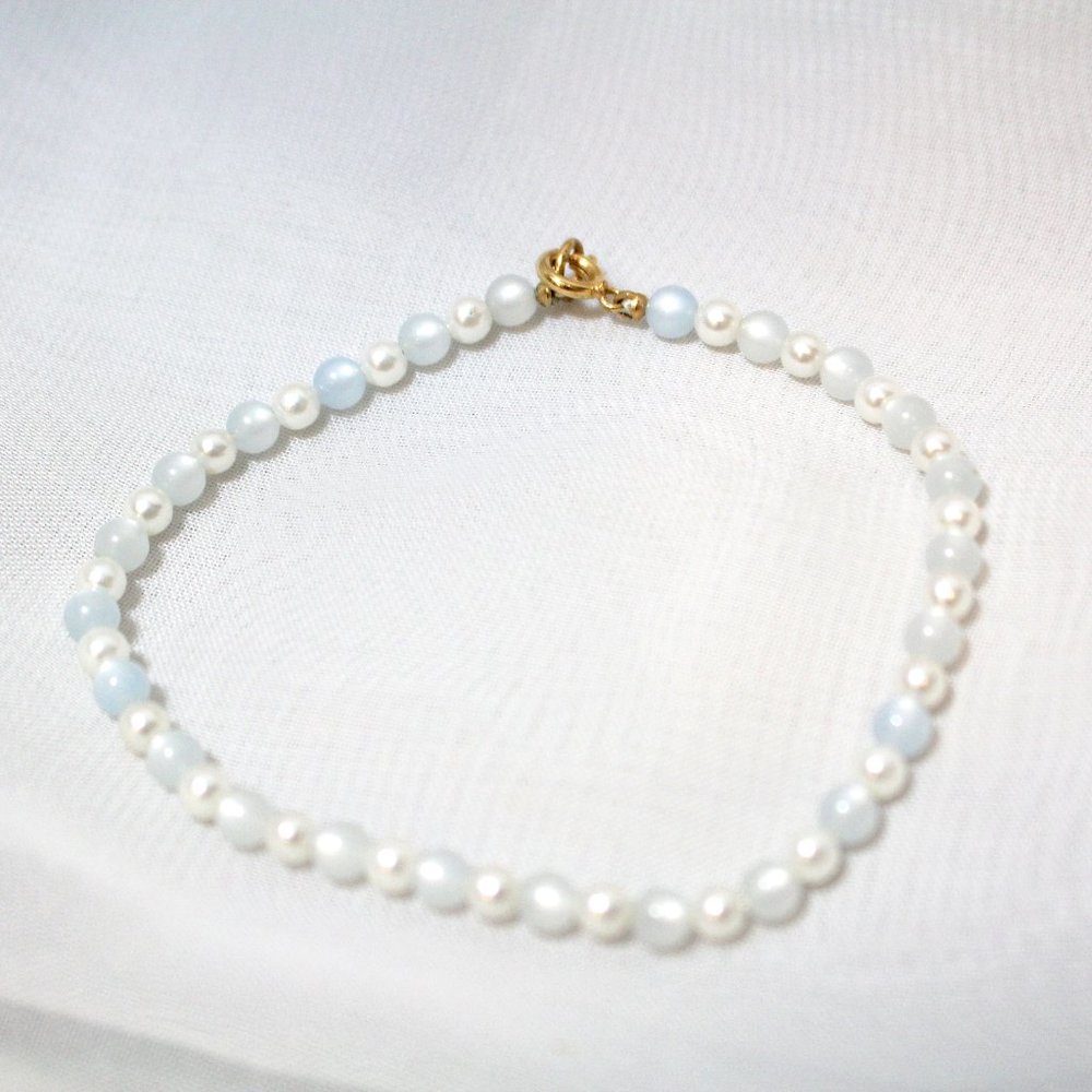 1990's White & Baby Blue Small Delicate Pearl Bracelet